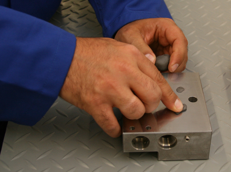 фото WEICON Repair Stick Steel 57 г швидке твердіння, заповнення сталь, atest NSF | WEICON, 10533057-51 3